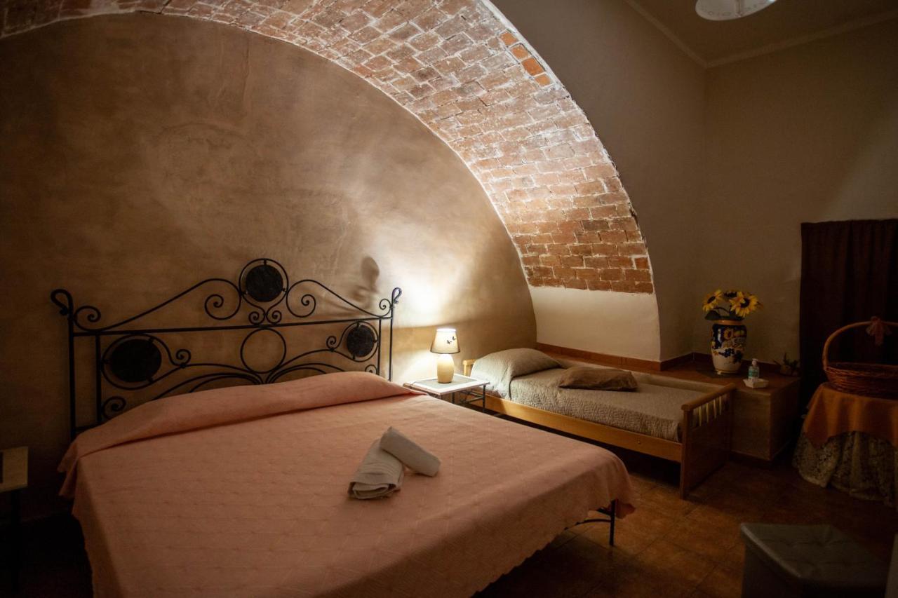 Casa Vacanze Fondaco Di Scillato Scillato  Kültér fotó